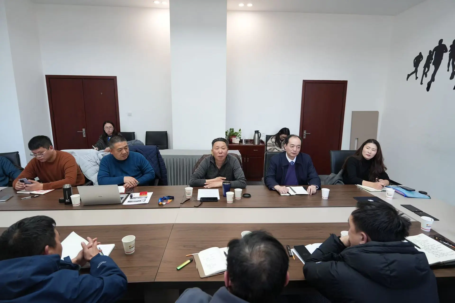 Con pasión y determinación: se celebra la reunión de juramento del equipo comercial de CEEG para la campaña de 2025